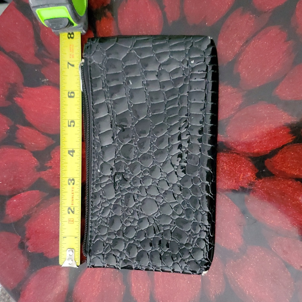 Modella - black crocodile textured bag